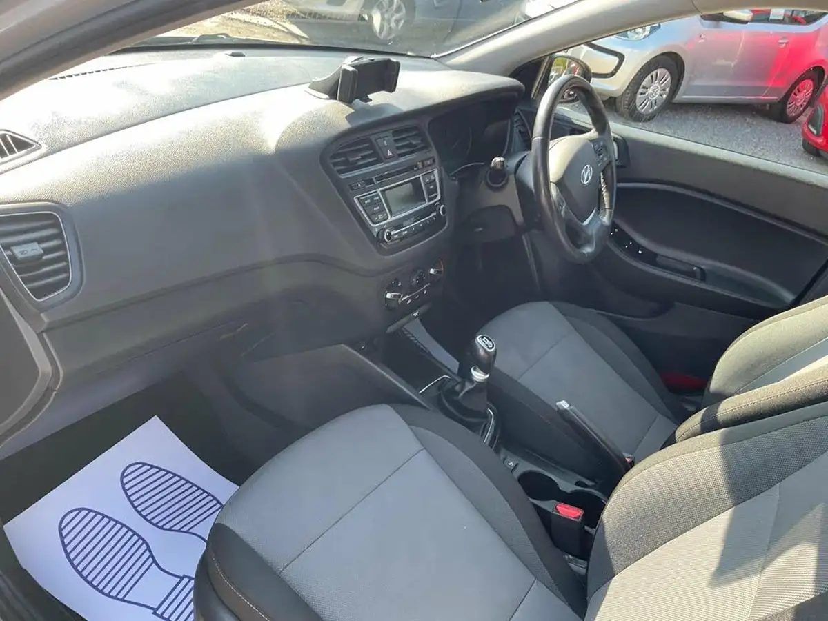 2018-hyundai-i20-12-se-hatchback-5d-big-6