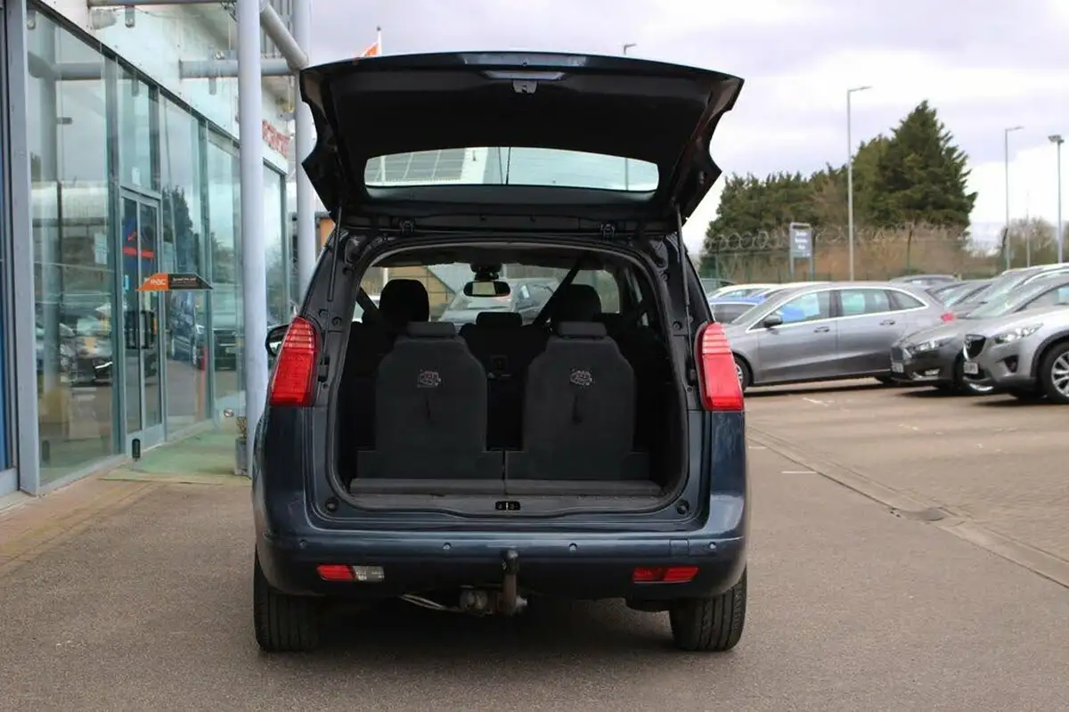 2015-peugeot-5008-16hdi-active-big-6