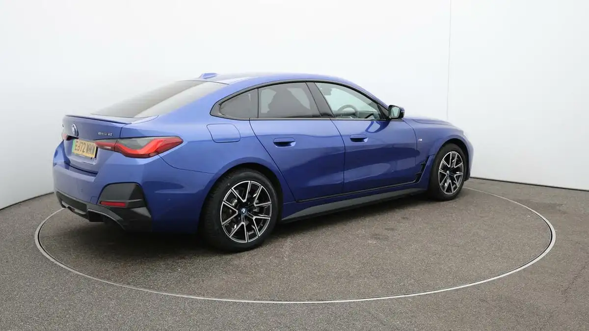2022-bmw-i4-e-edrive40-m-sport-big-47