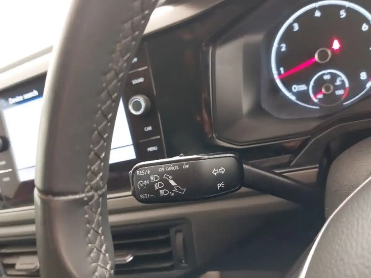 2018-volkswagen-polo-10-se-65ps-big-17