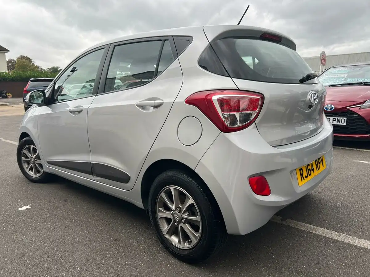 2014-hyundai-i10-10-premium-big-2