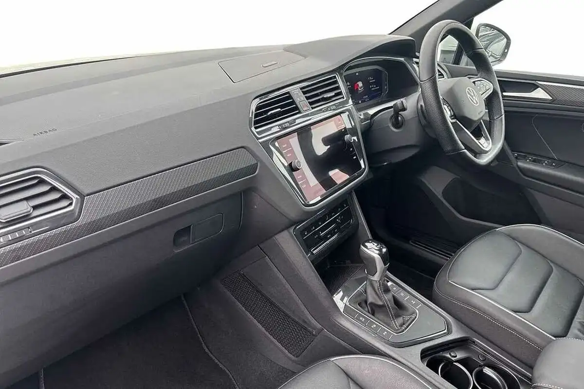 2022-volkswagen-tiguan-15-tsi-r-line-big-1