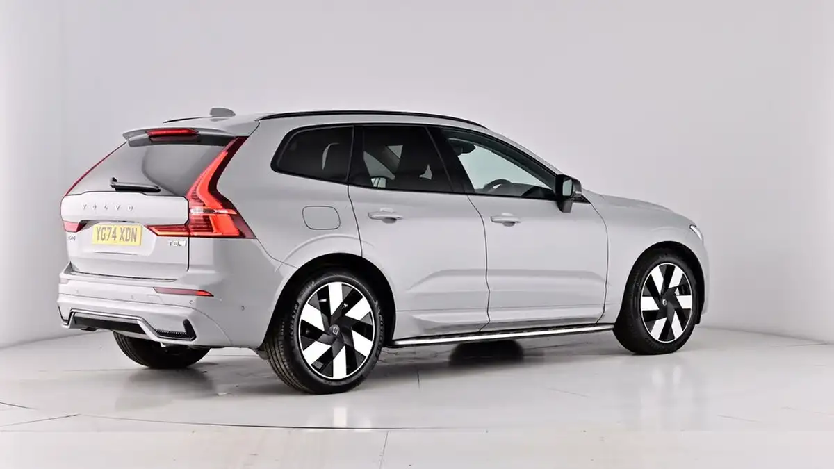 2024-volvo-xc60-20-t8-ultimate-dark-big-77