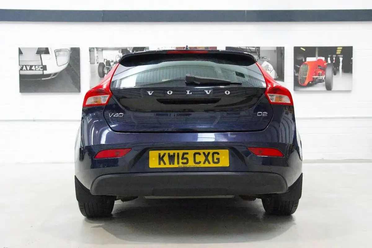2015-volvo-v40-20td-d2-es-nav-geartronic-big-3