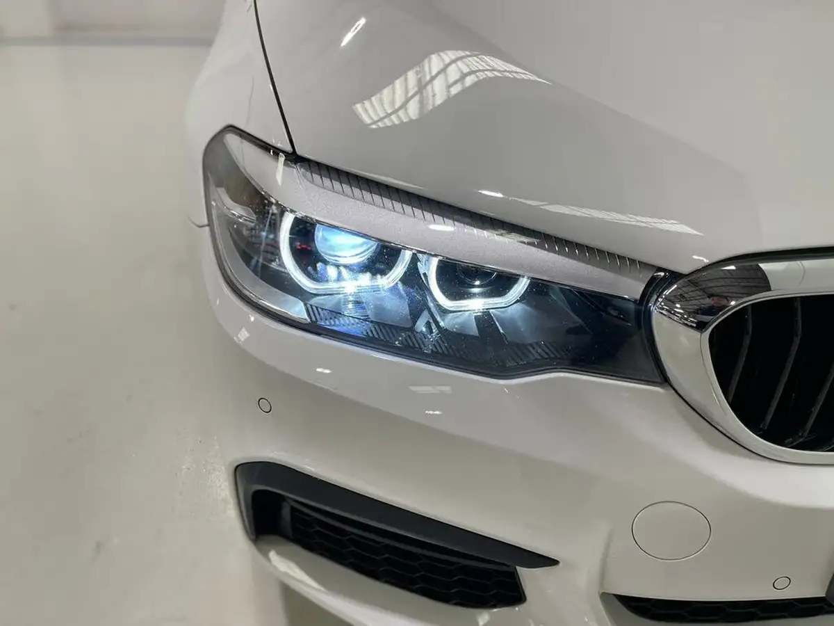 2019-bmw-5-series-big-44