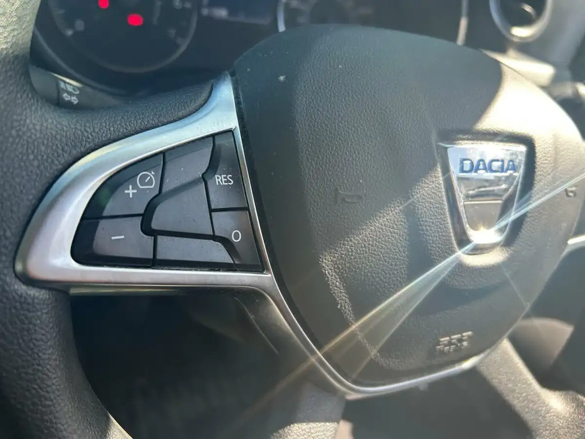 2021-dacia-duster-10-tce-essential-100bhp-ss-station-wagon-5d-big-8