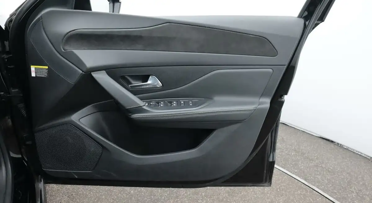 2022-peugeot-308-15-bluehdi-gt-big-15