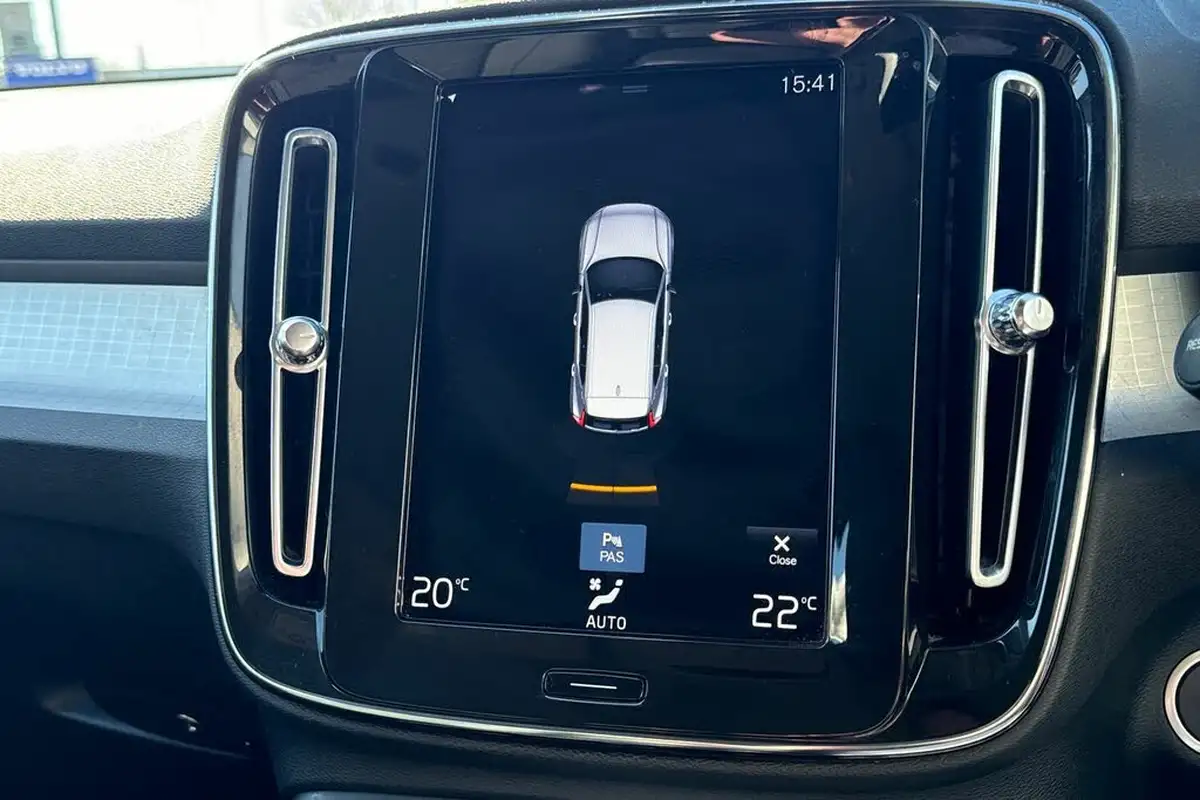 2020-volvo-xc40-20td-d3-momentum-big-15