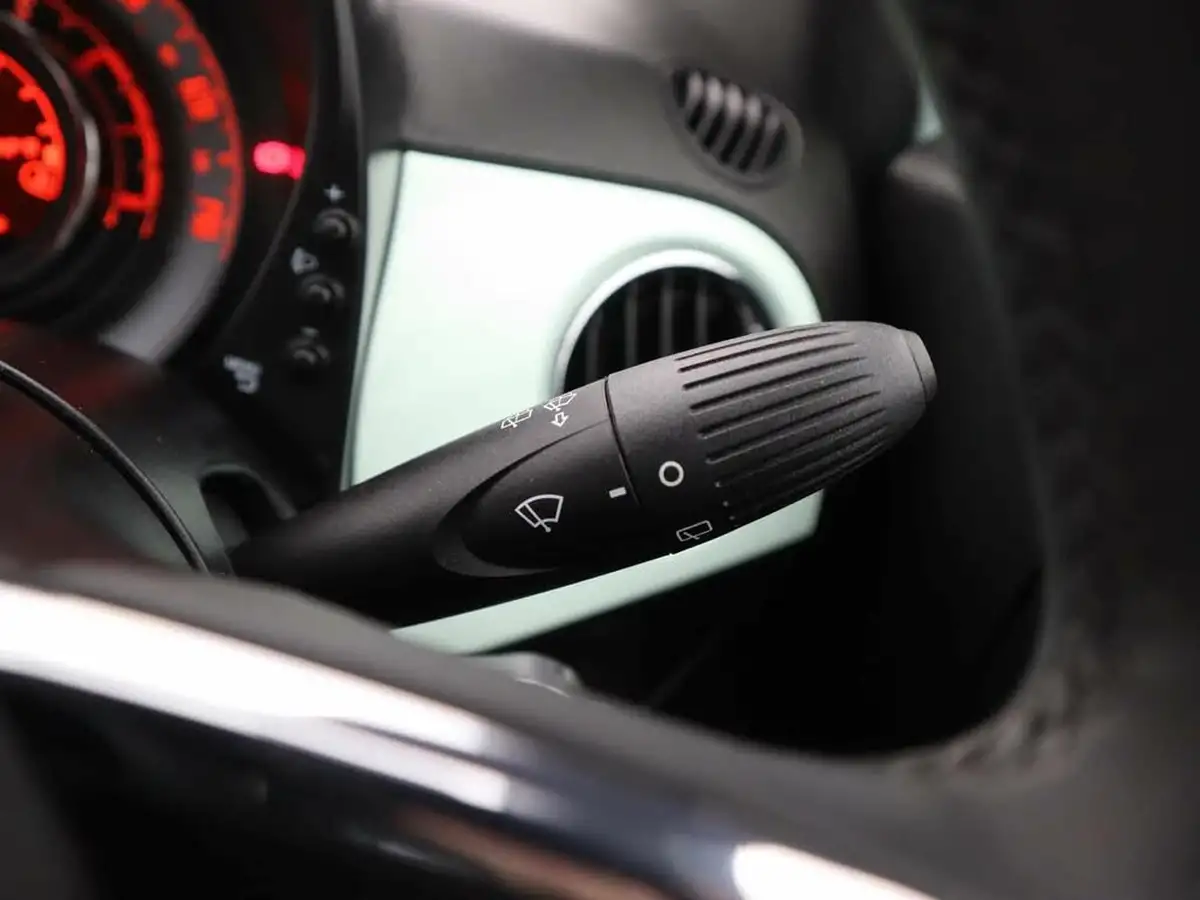 2020-fiat-500-12-lounge-big-25
