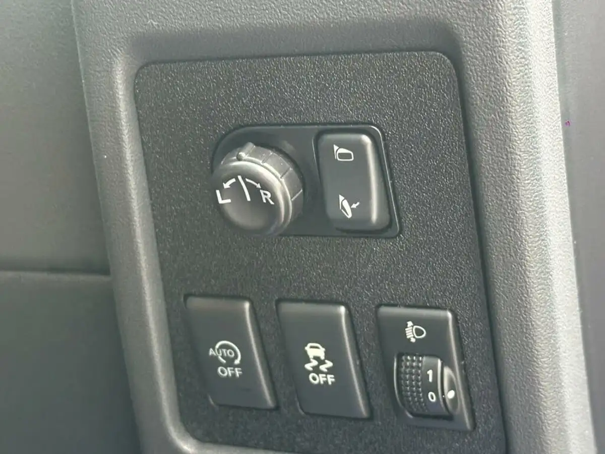 2013-nissan-qashqai2-16td-360-big-23