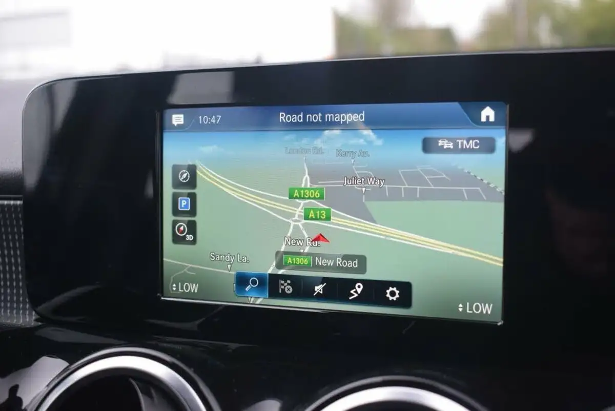 2020-mercedes-benz-glb-class-13-glb200-sport-big-3