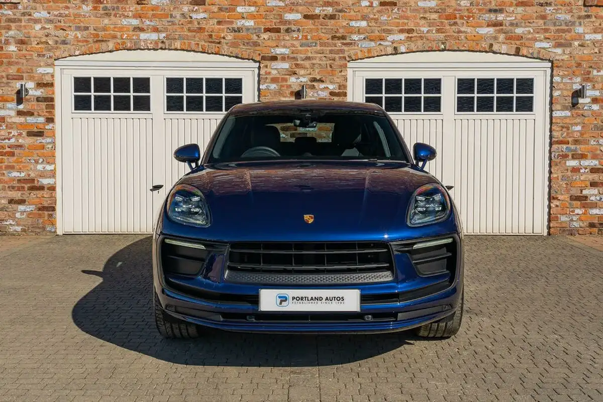 2023-porsche-macan-20-big-4