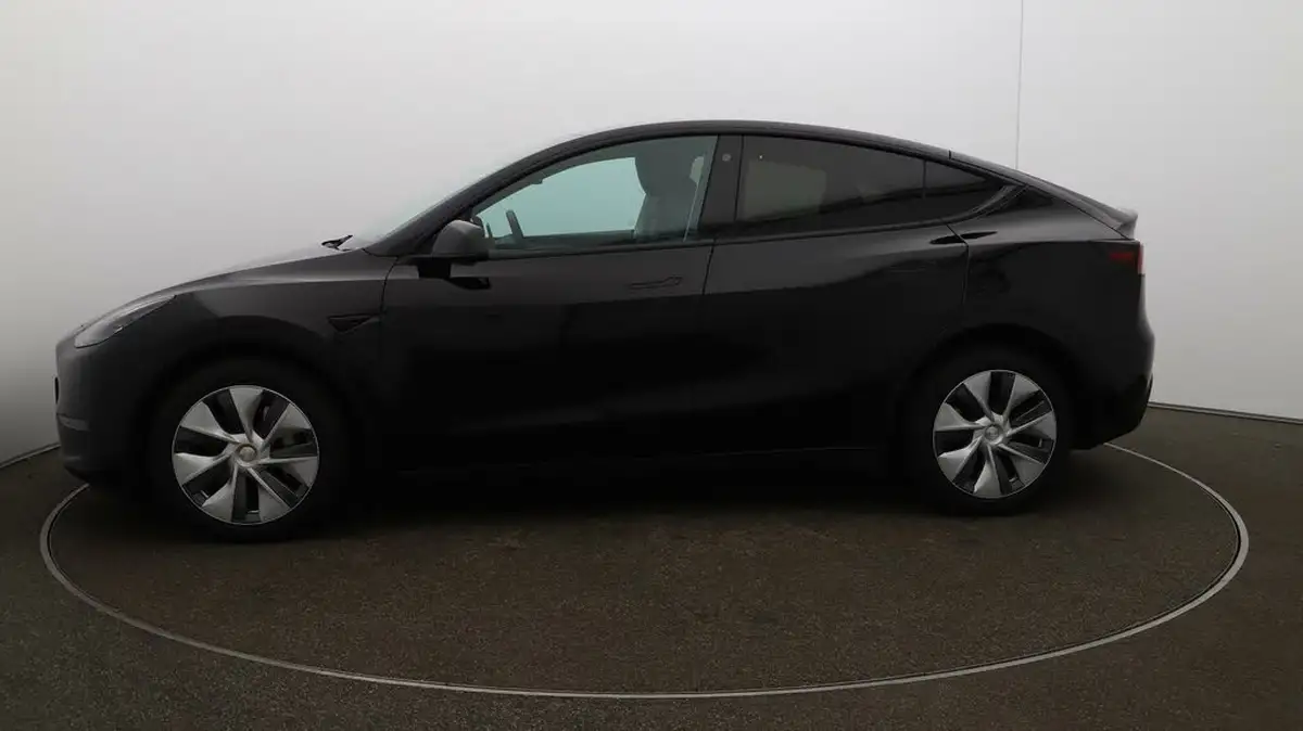 2022-tesla-model-y-e-long-range-big-57