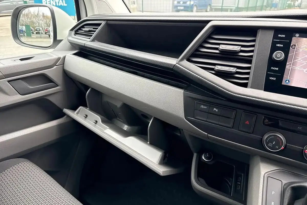 2024-volkswagen-transporter-big-47