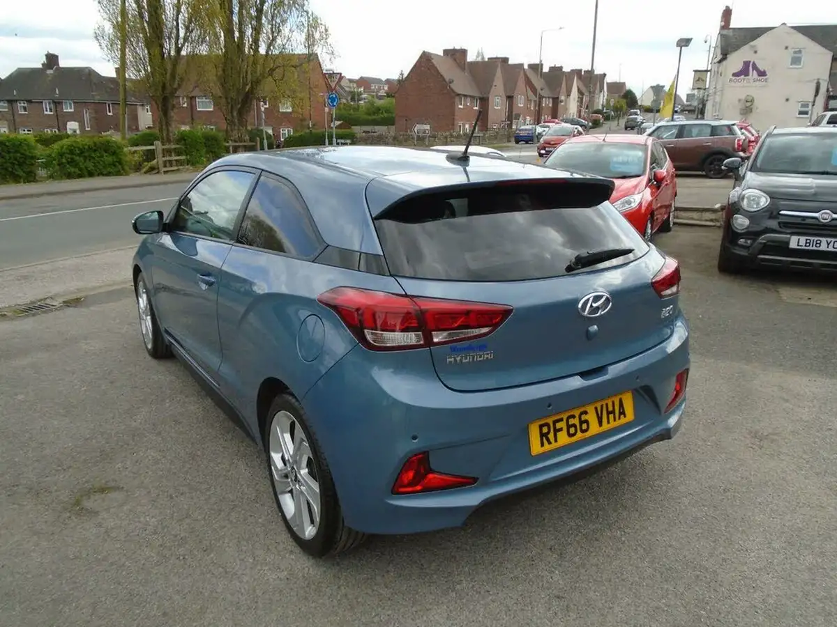 2016-hyundai-i20-10-sport-nav-100ps-big-3