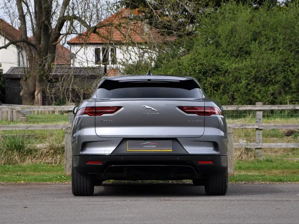 2021-jaguar-i-pace-ev400-se-big-46