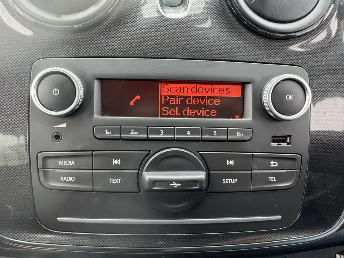 2019-dacia-sandero-10-sce-essential-big-32