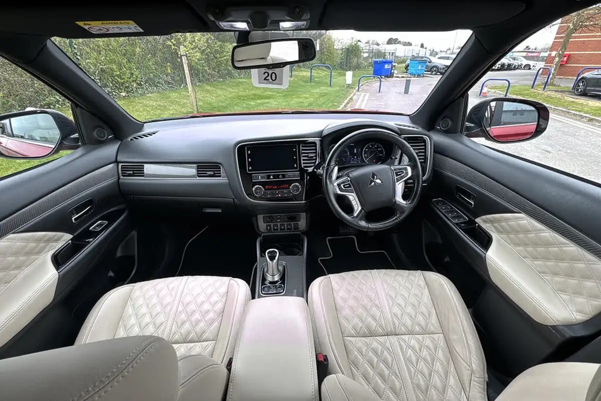 2019-mitsubishi-outlander-24-5h-phev-big-7