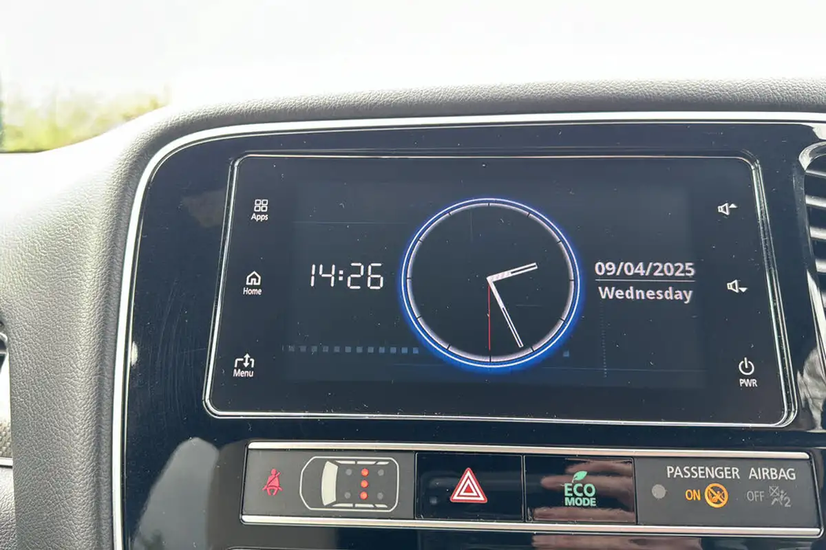 2019-mitsubishi-outlander-24-5h-phev-big-33