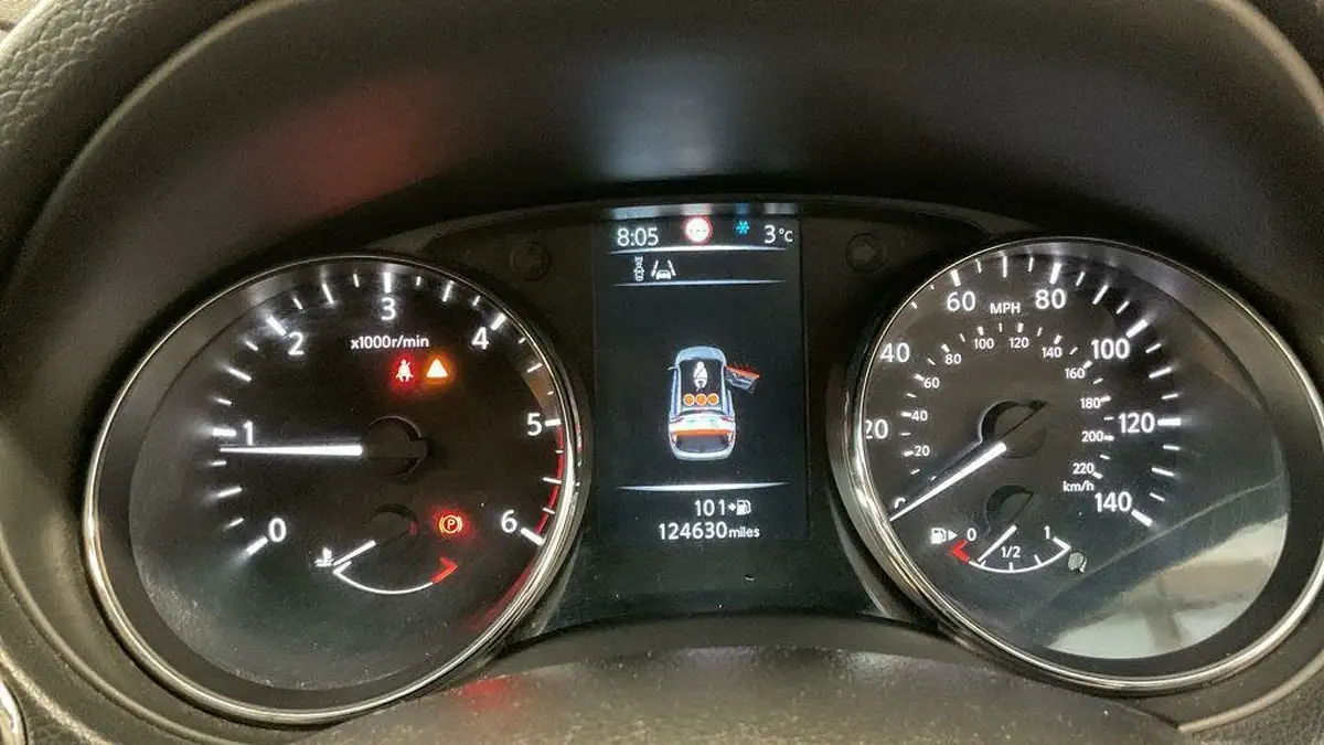 2014-nissan-qashqai-15dci-acenta-premium-big-9
