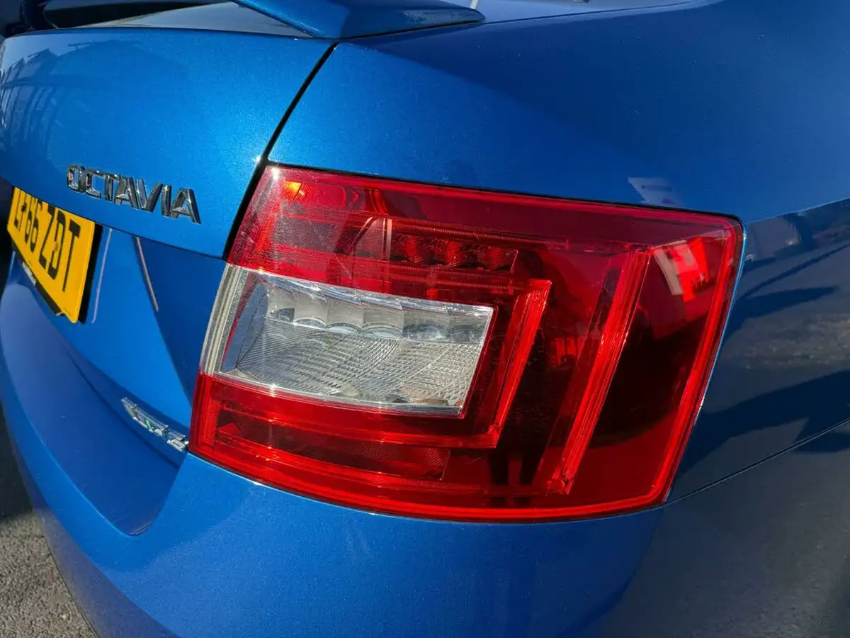 2016-skoda-octavia-20tdi-vrs-hatchback-big-36