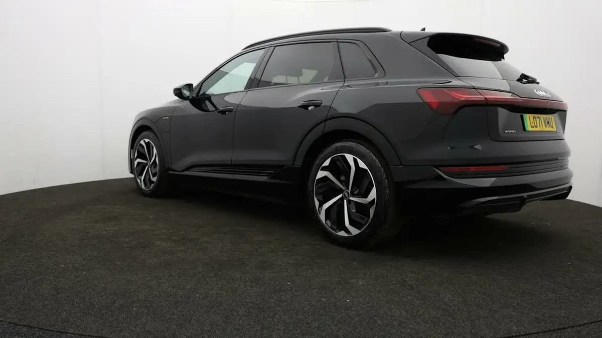 2022-audi-e-tron-55e-black-edition-station-wagon-big-4