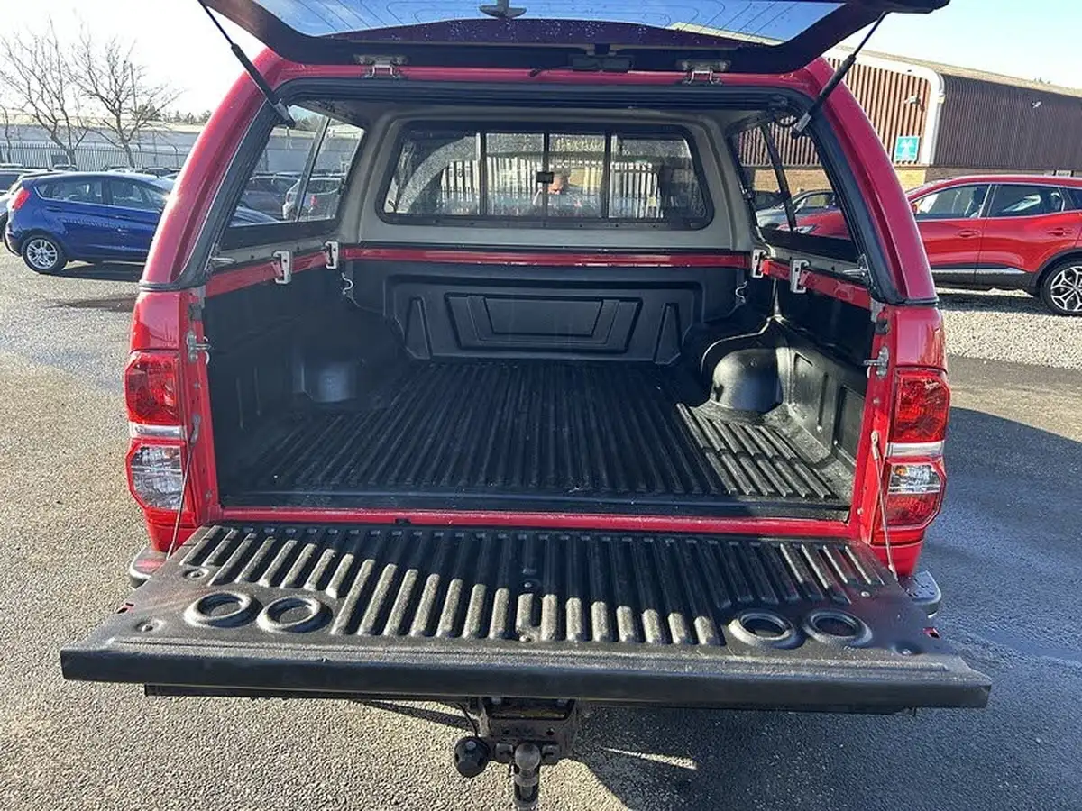 2016-toyota-hi-lux-30td-invincible-auto-big-12