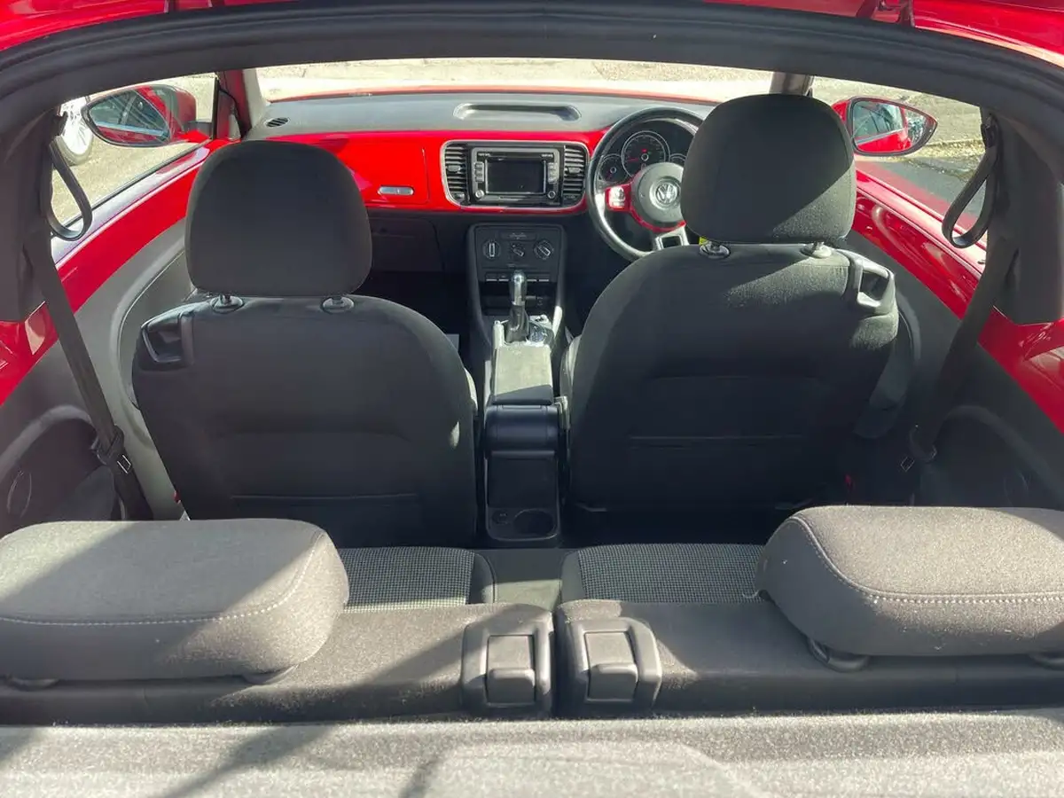 2015-volkswagen-beetle-20tdi-design-140ps-hatchback-3d-dsg-big-24