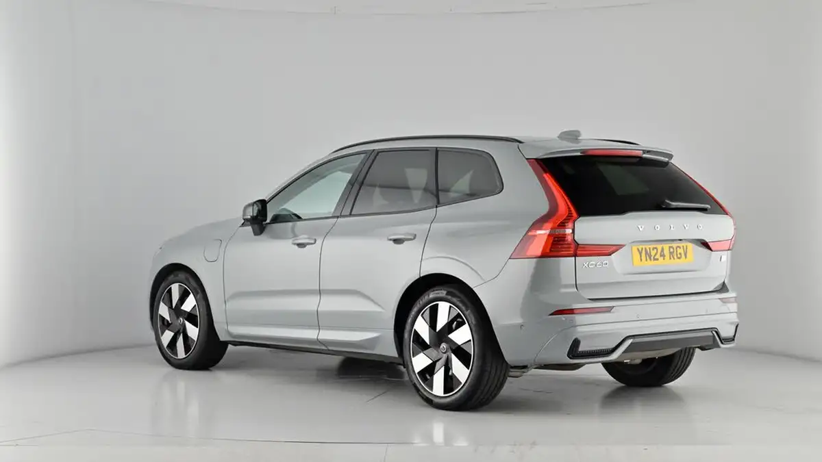2024-volvo-xc60-20-t8-ultimate-dark-big-59