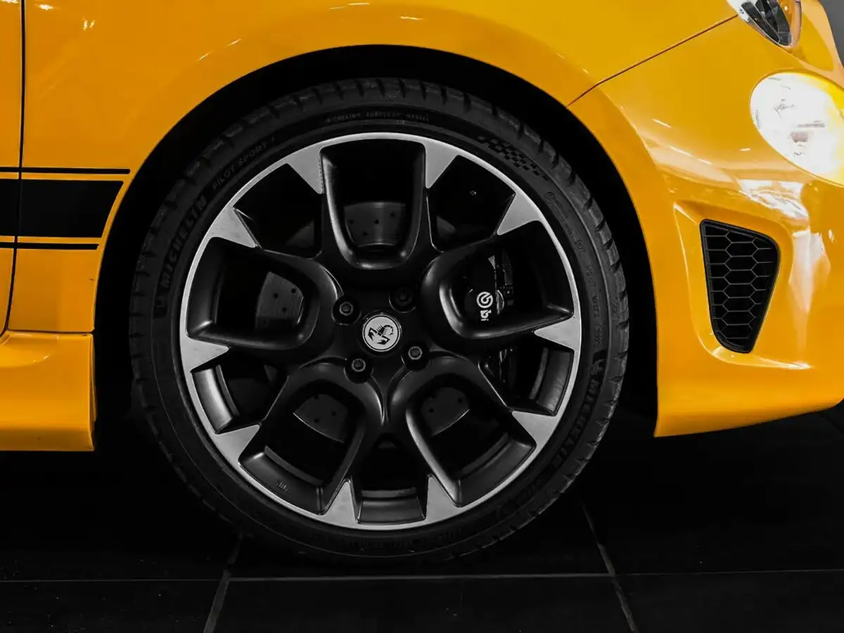 2021-abarth-595-14-tjet-competizione-big-3