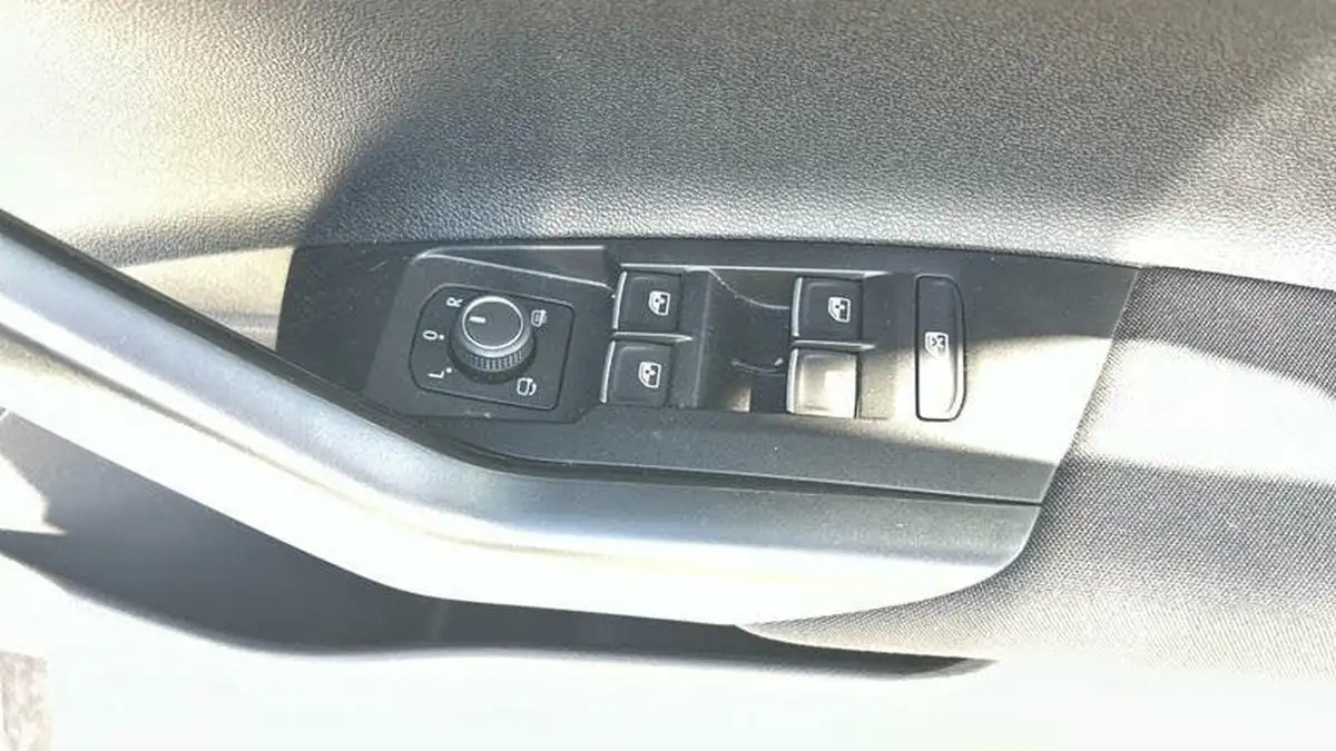2022-volkswagen-polo-10-tsi-r-line-110ps-dsg-big-19