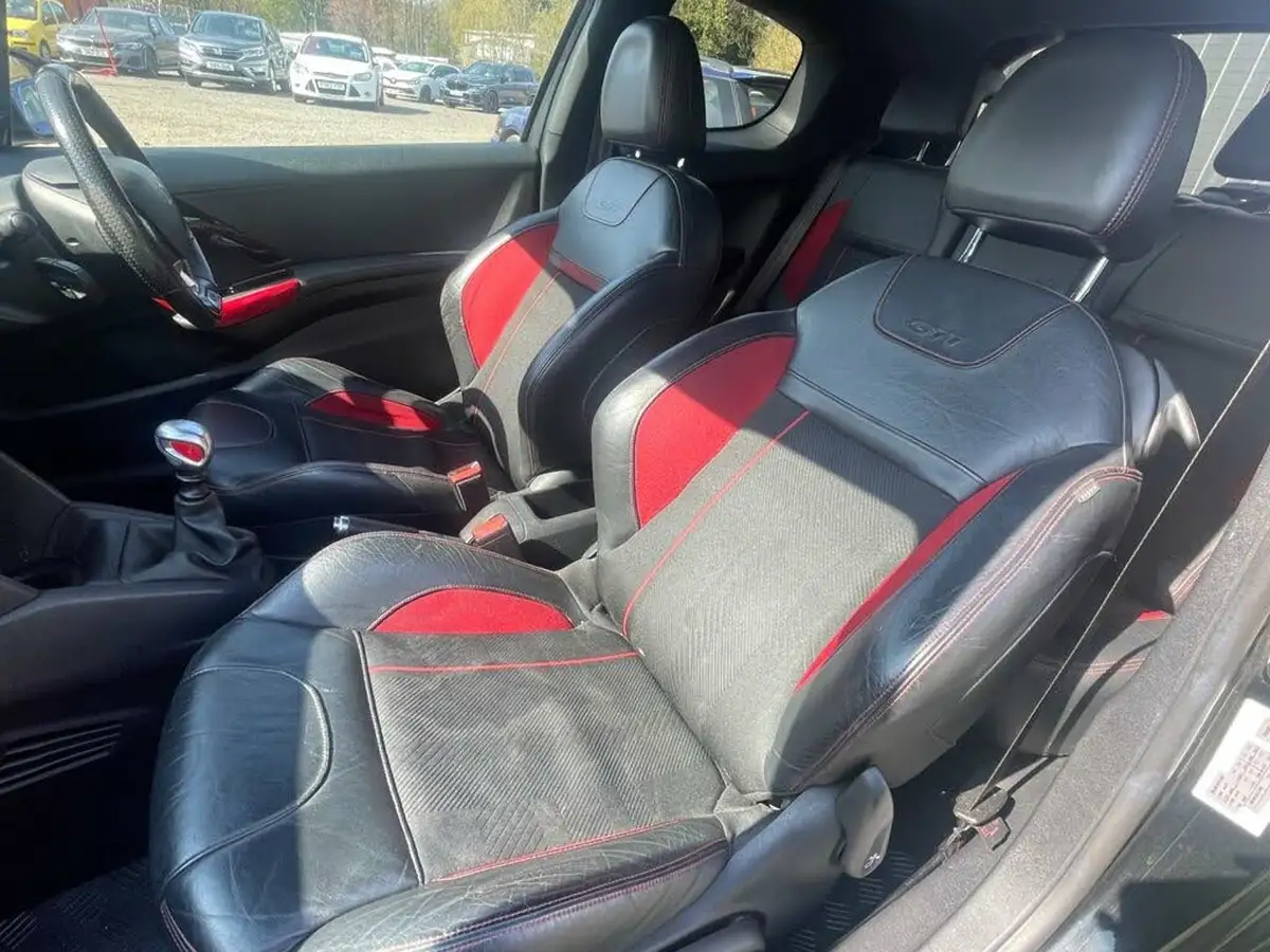 2013-peugeot-208-16-gti-big-3
