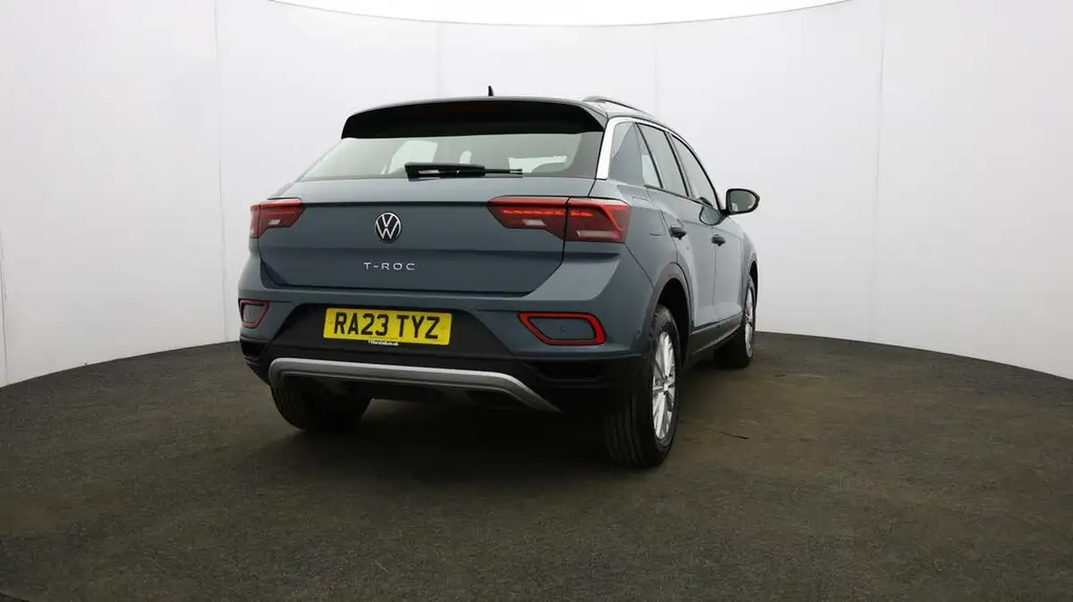 2023-volkswagen-t-roc-10-tsi-life-big-5