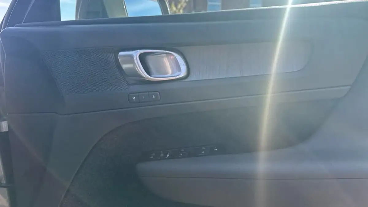 2021-volvo-xc40-15-t3-inscription-163bhp-big-14