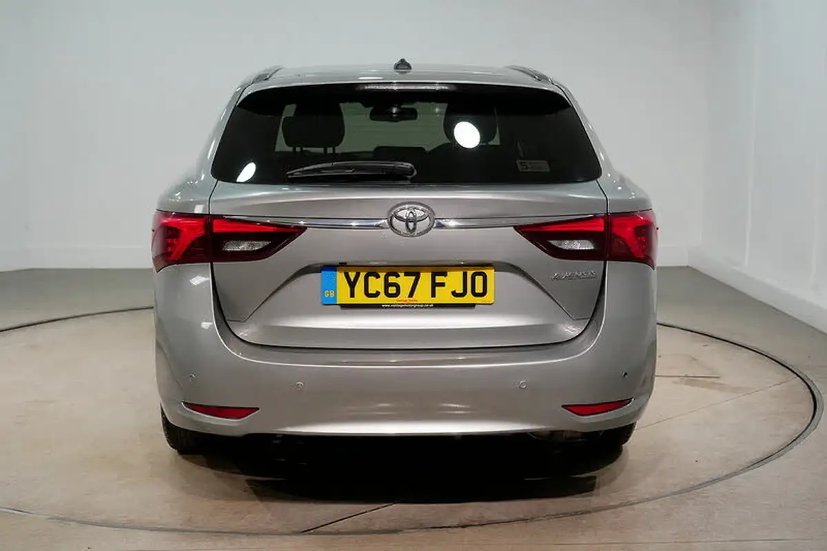 2017-toyota-avensis-18-v-matic-business-edition-plus-touring-sports-5d-cvt-big-8