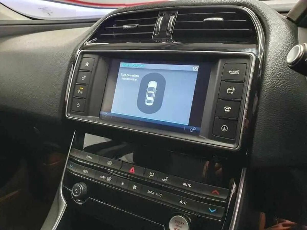 2018-jaguar-xe-20i-prestige-200ps-1999cc-big-15