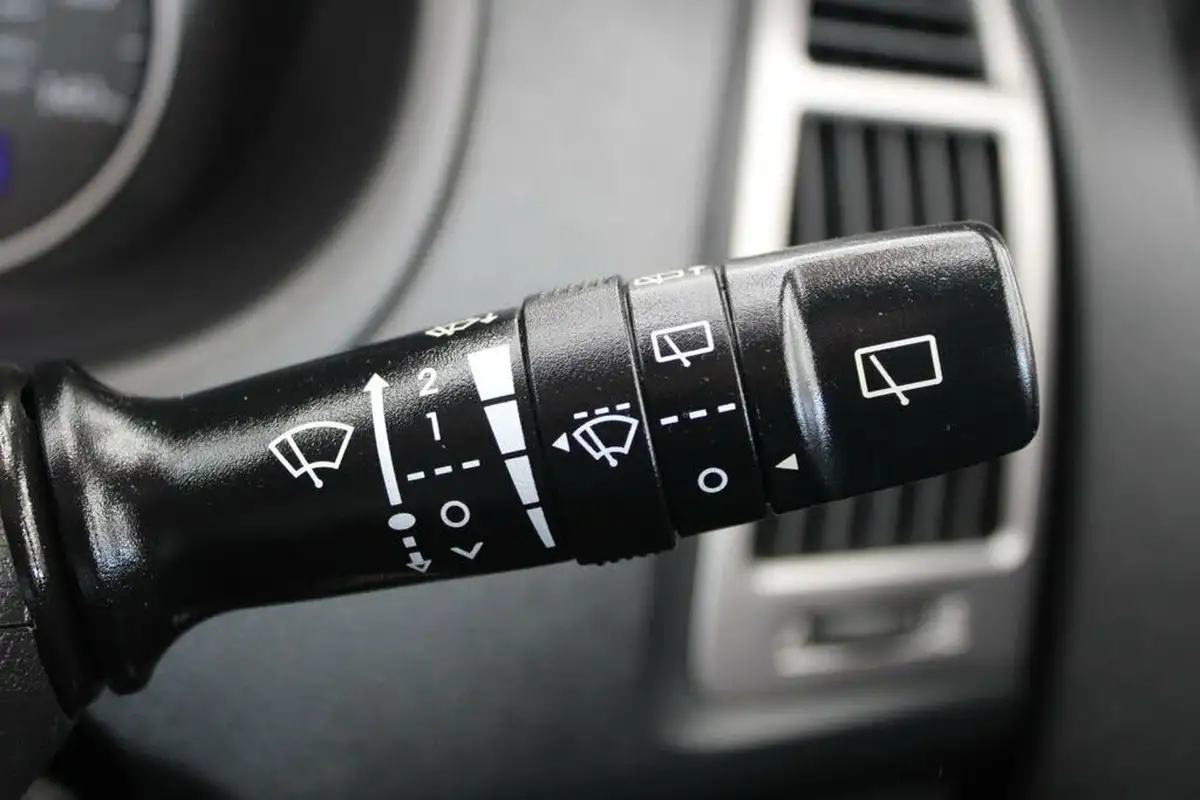 2012-hyundai-i20-12-active-3d-big-29