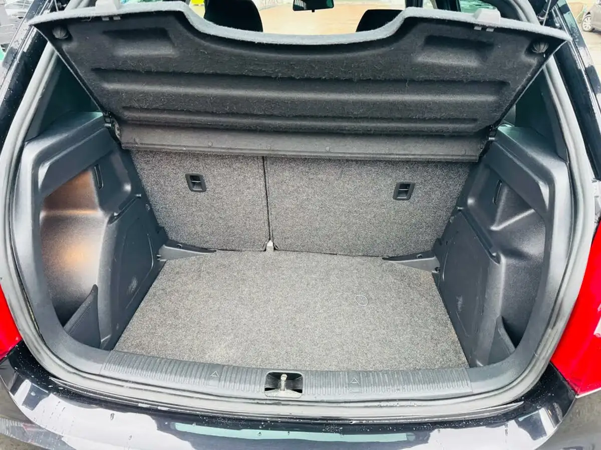 2014-skoda-fabia-12-black-edition-hatchback-big-26