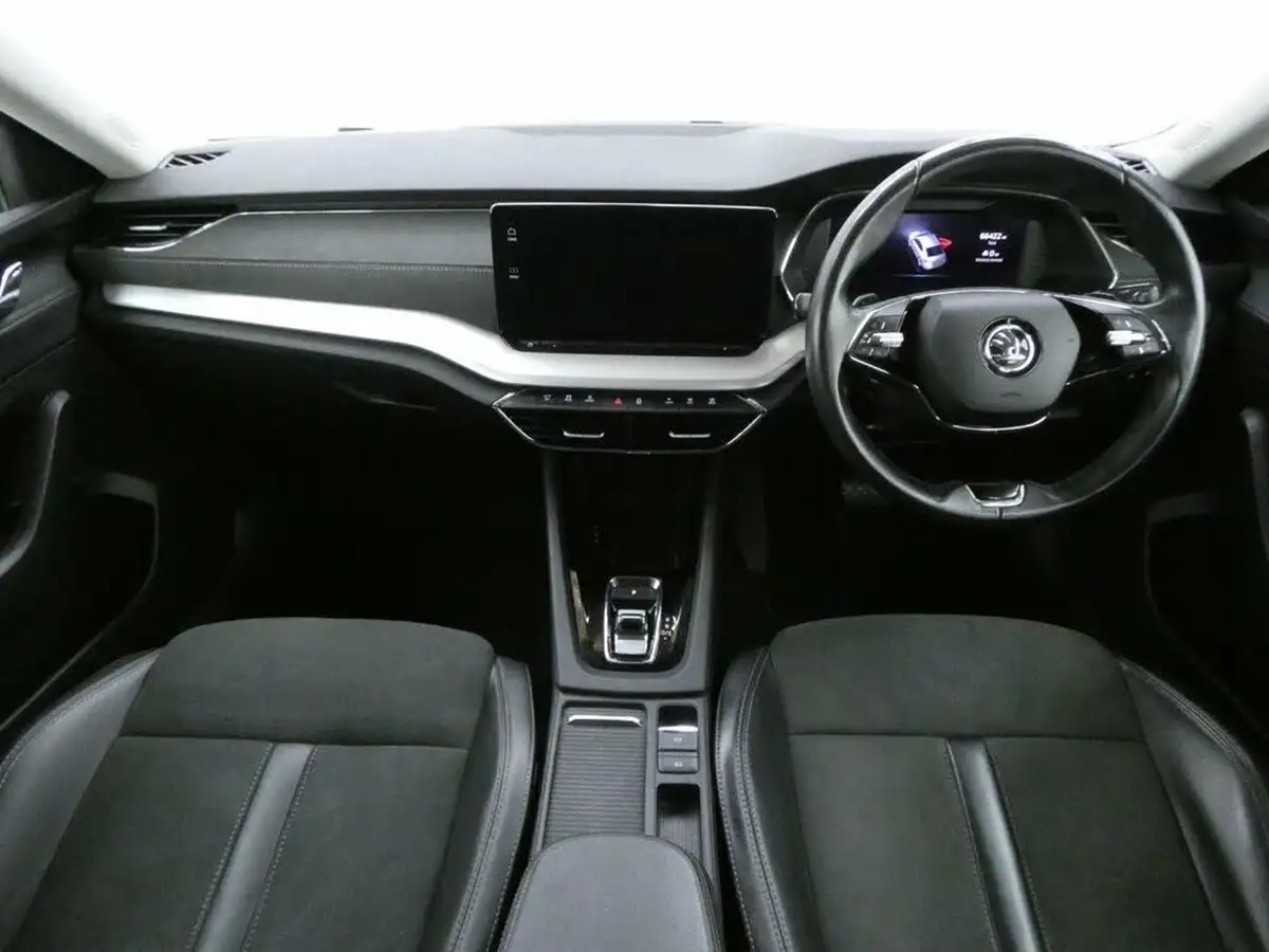 2021-skoda-octavia-big-15
