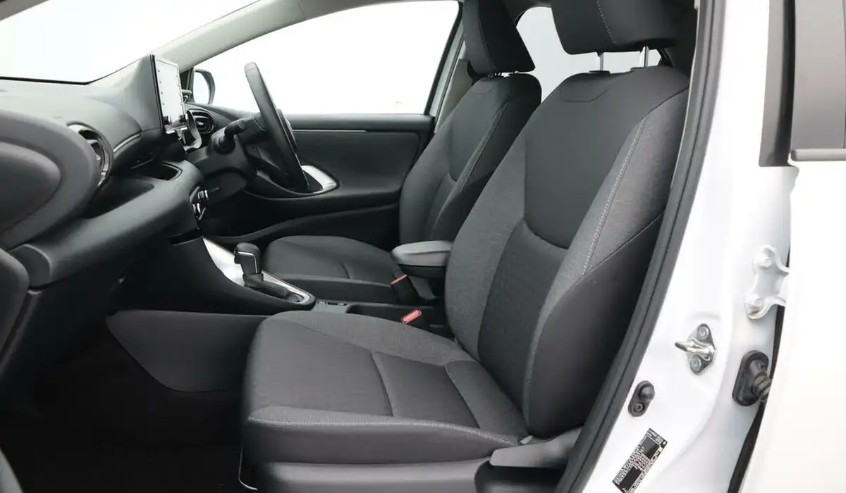 2022-toyota-yaris-15-vvt-i-design-big-14