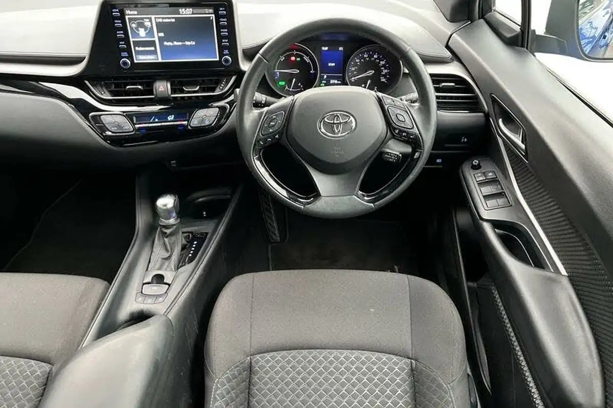 2020-toyota-c-hr-18-vvt-i-icon-parking-pack-big-10