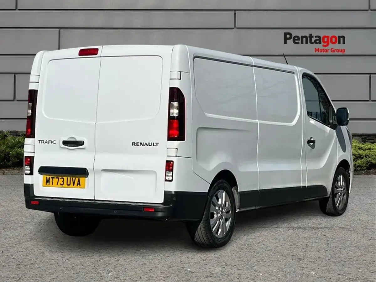 2022-renault-trafic-20dci-ll30-170-sport-panel-edc-auto-big-3
