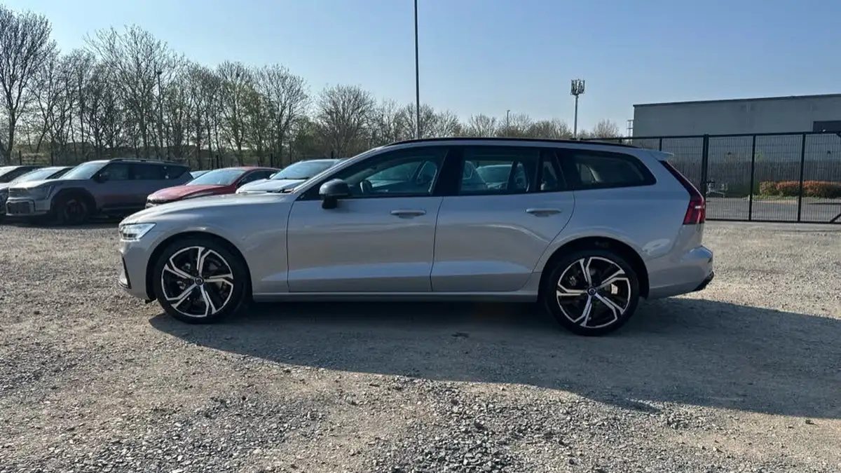 2025-volvo-v60-20-b4-plus-station-wagon-big-7