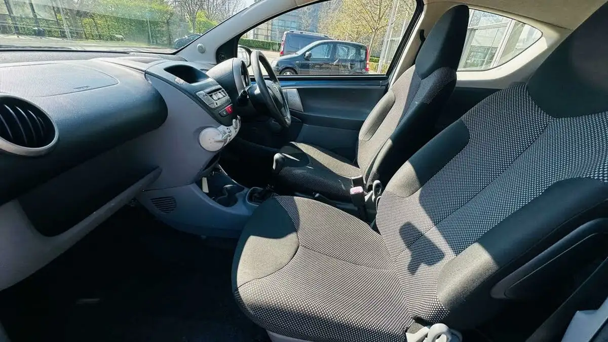 2009-toyota-aygo-10-aygo-3d-big-18