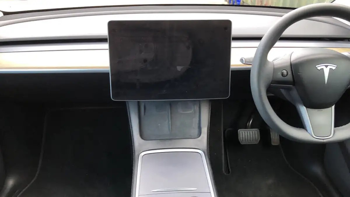 2023-tesla-model-y-e-rwd-big-11