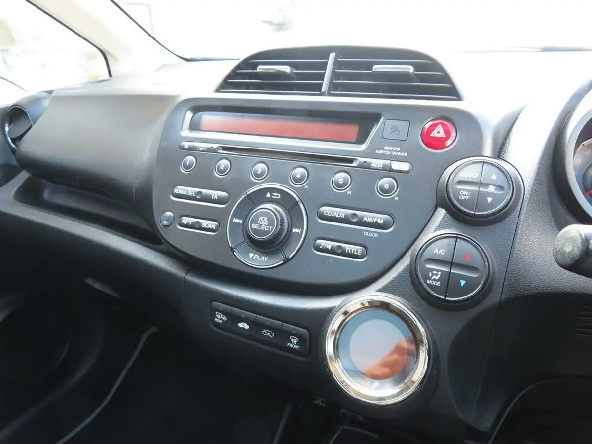 2013-honda-jazz-14-ex-cvt-big-9