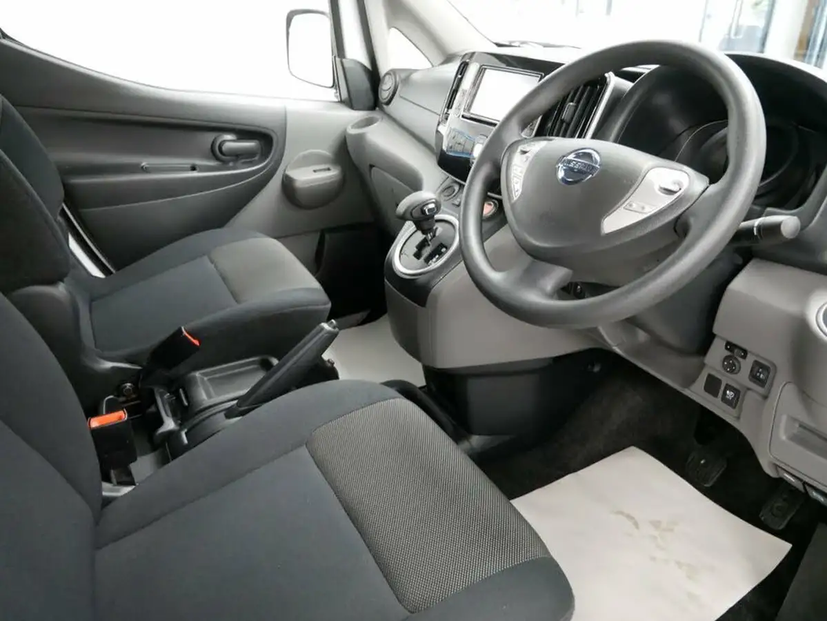2021-nissan-env200-e-tekna-rapid-panel-van-big-22