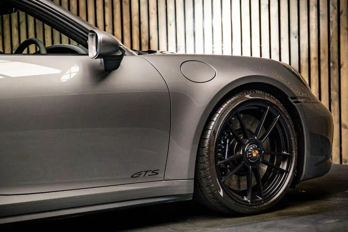 2022-porsche-911-30-carrera-4-gts-coupe-pdk-big-13