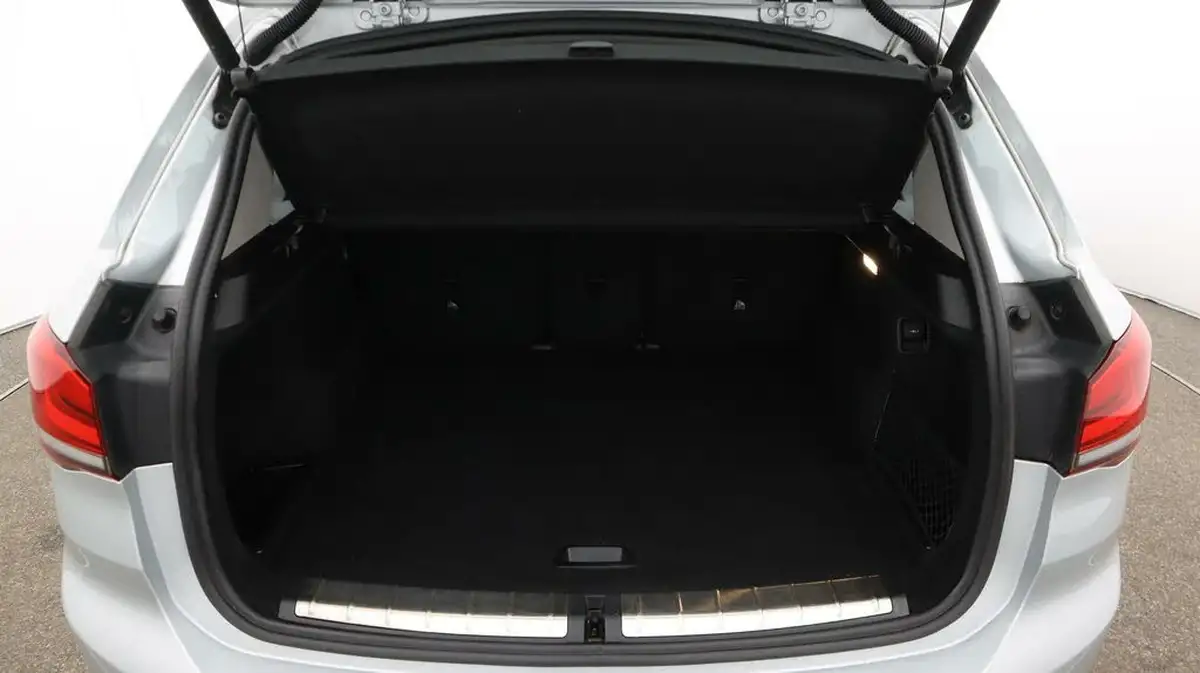 2021-bmw-x1-15-sdrive18i-xline-big-17