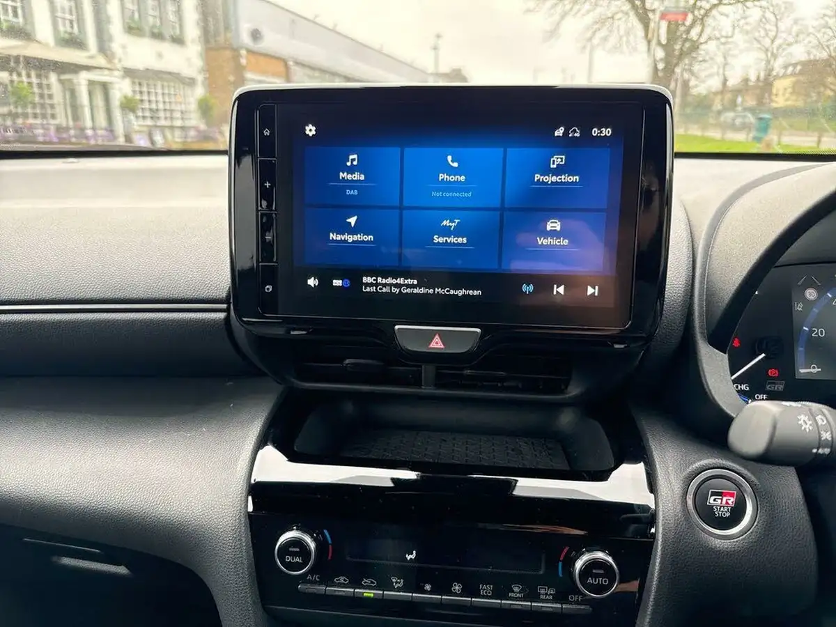2023-toyota-yaris-cross-15-vvt-i-gr-sport-big-21